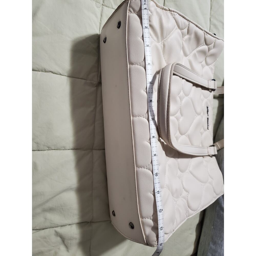 Betsey Johnson Heart Quilted Tote Bag Cream Faux Leather - Picture 8 of 10